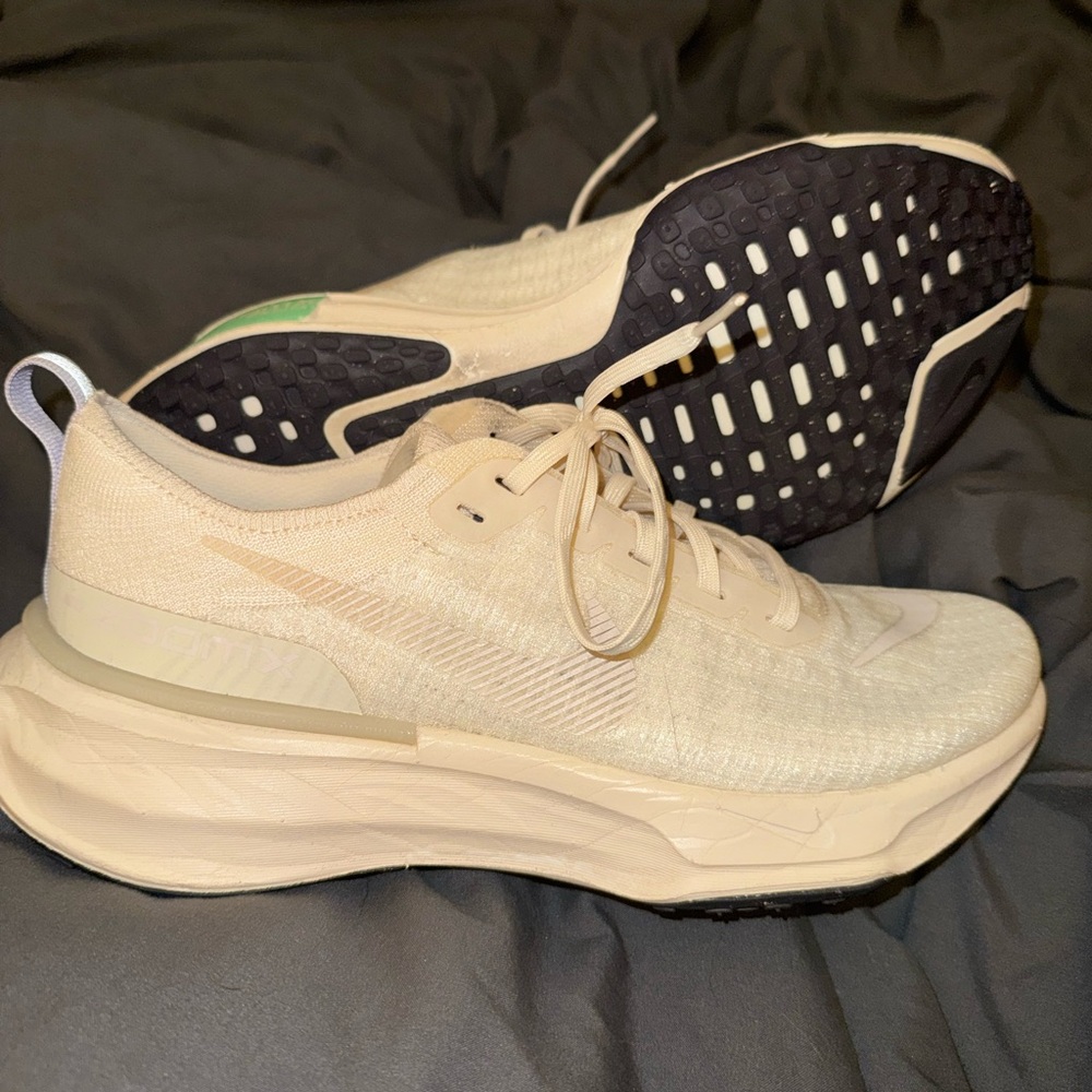 Nike Men's Cream Athletic Shoes - Picture 6 of 9